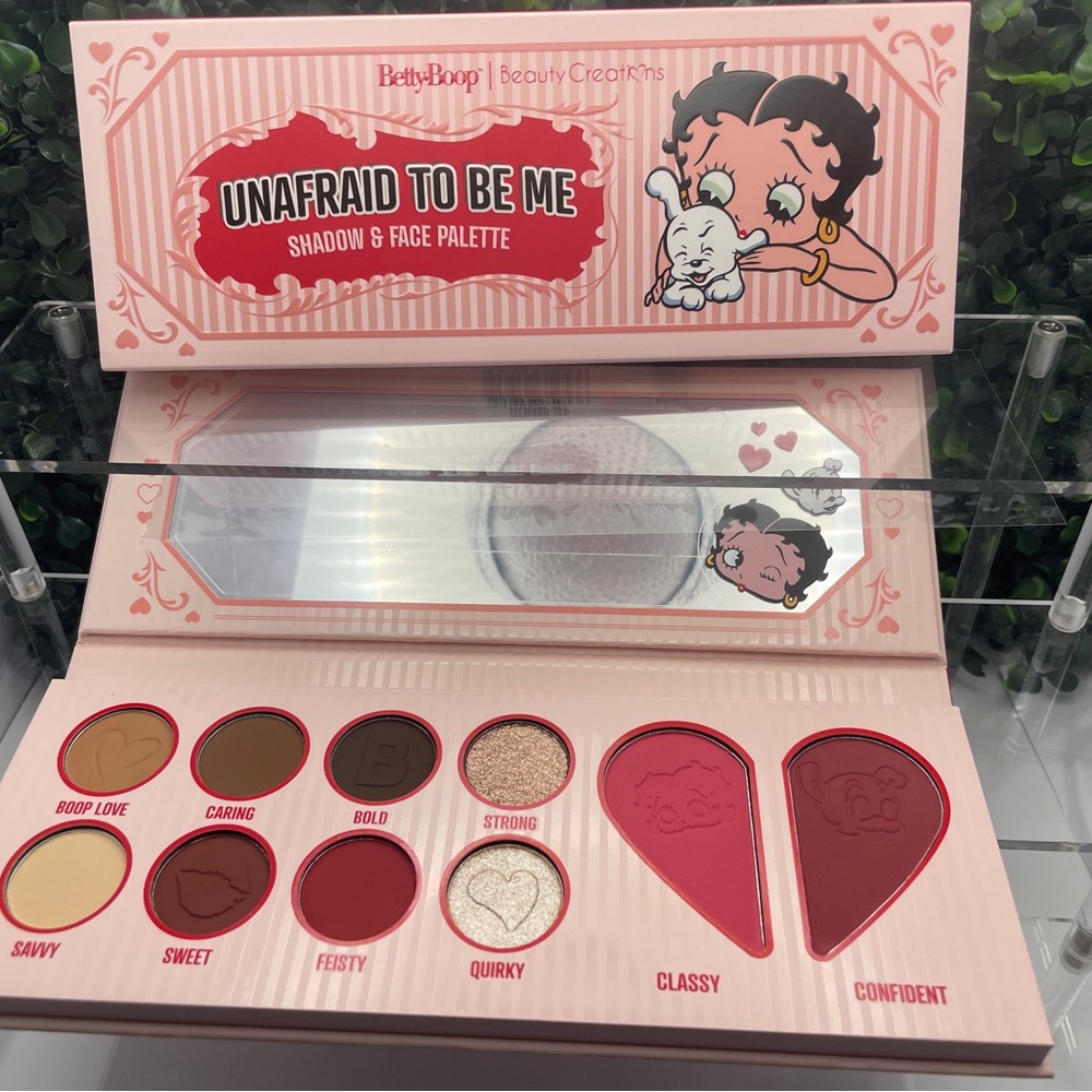 NIB - Betty Boop Shadow & Face Palette - Bold Red and Pink Shades